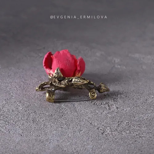 Bros «Mawar Merah» — lukisan skulptural
