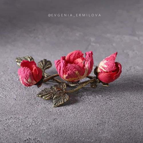 Bros «Mawar Merah» — lukisan skulptural